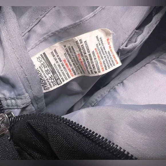 Gymshark Lifestyle/Duffle Gym Bag w/ Shoe Compartment - Picture 10 of 11